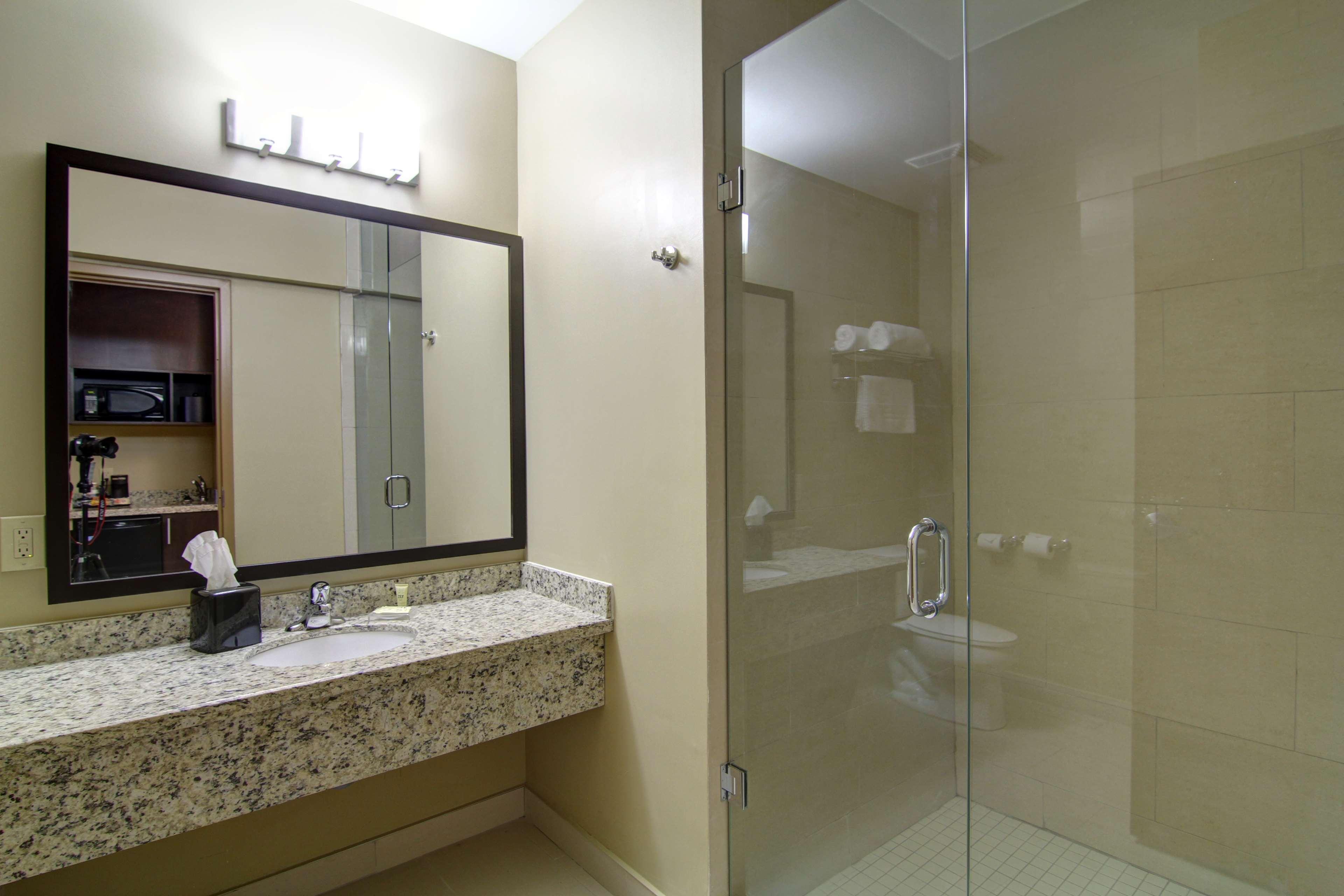 Best Western Plus Bowmanville Eksteriør billede