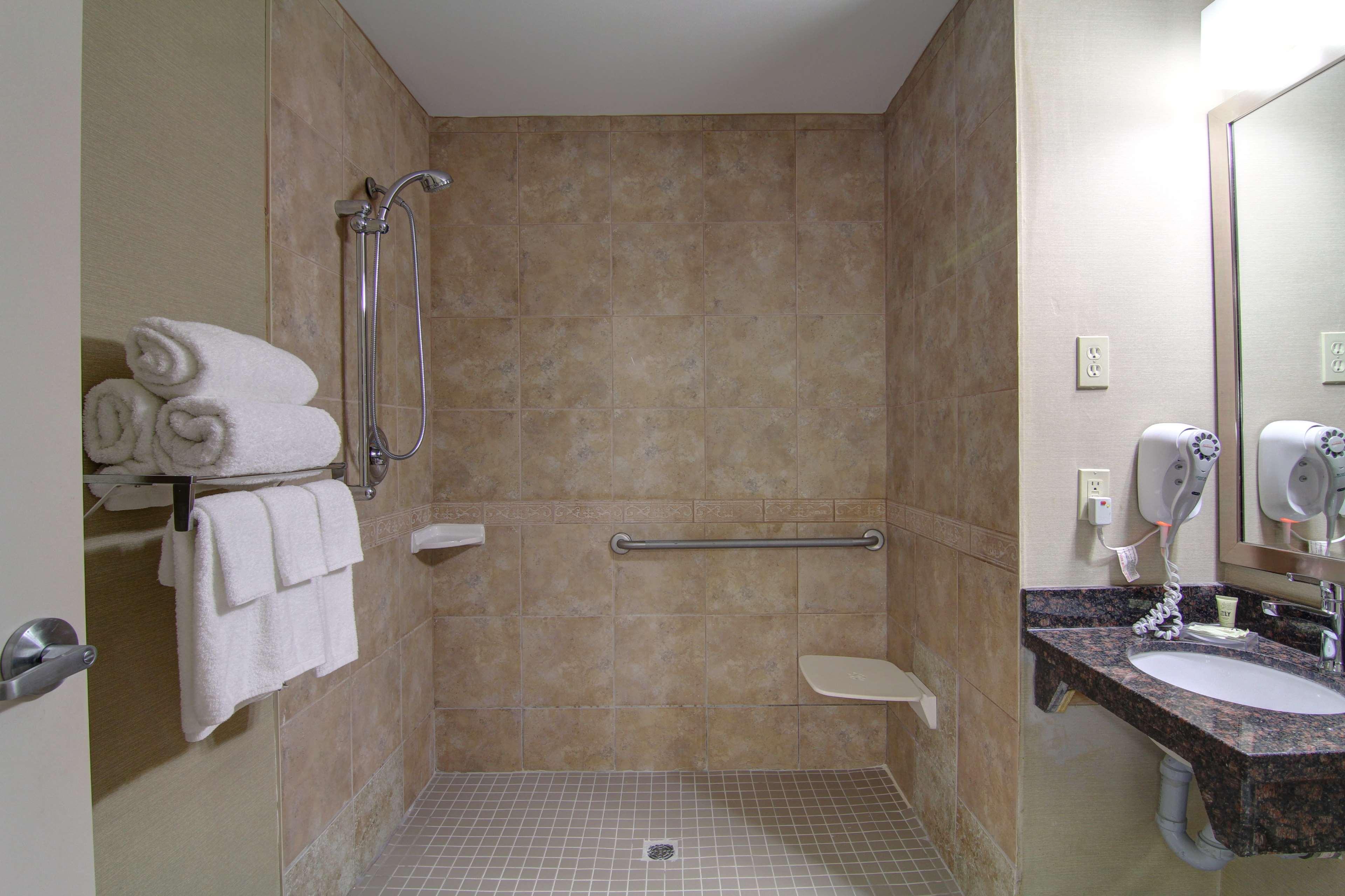 Best Western Plus Bowmanville Eksteriør billede